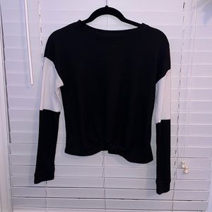 No Boundaries Cropped long sleeve tee Sz M 🌺Bundle & Save🌺